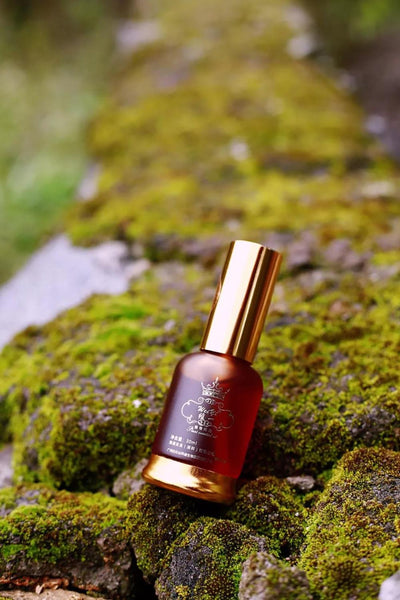 Plant essential oil pure Chinese medicine is made into easily solved muscles, neck, waist, swelling, numbness, stiffness, pain